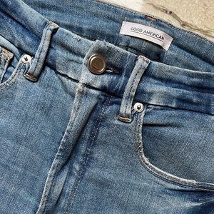 Good American jeans Good Waist Crop size 4/27 raw/chewed hem